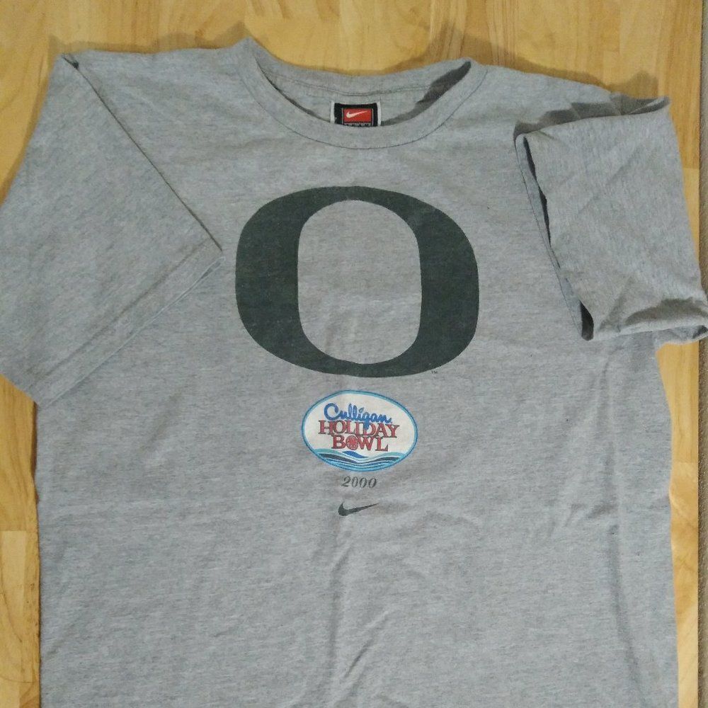 Vintage Nike Oregon Ducks Holiday Bowl 2000 T-Shirt